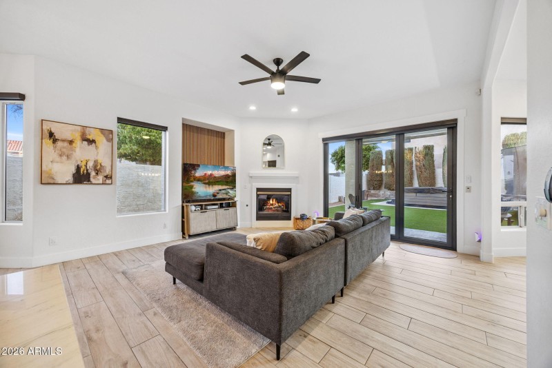 13-web-or-mls-578-n-acacia-dr