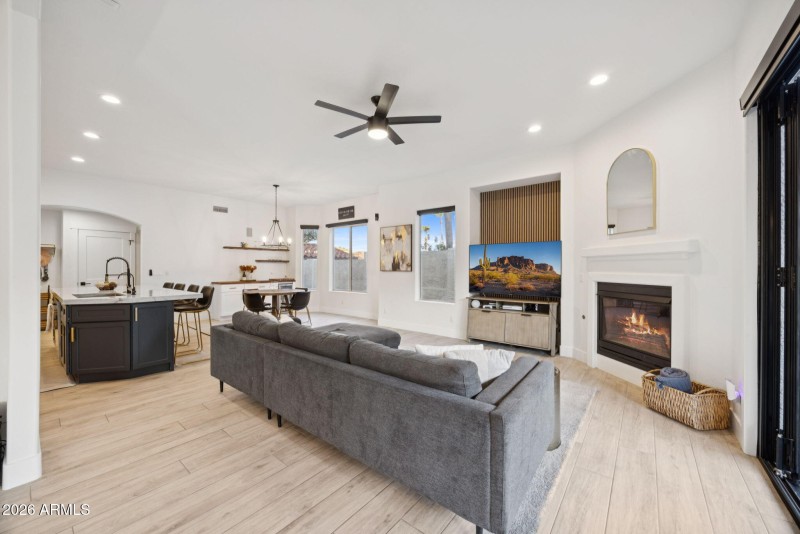 15-web-or-mls-578-n-acacia-dr