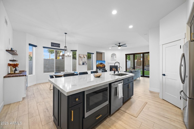 20-web-or-mls-578-n-acacia-dr