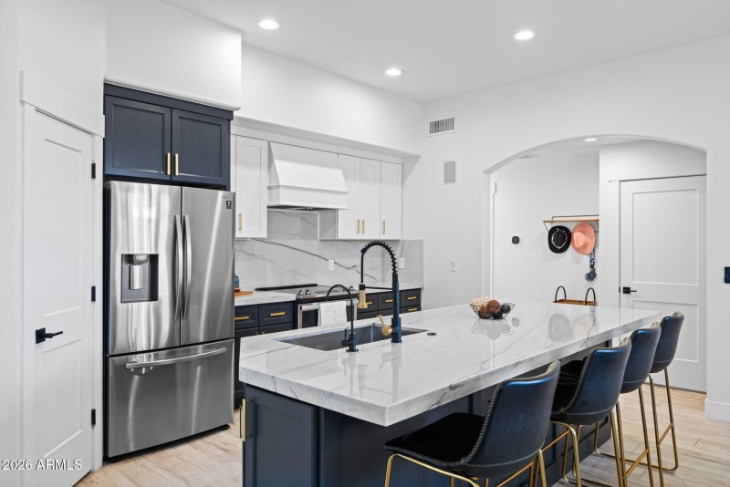 22-web-or-mls-578-n-acacia-dr