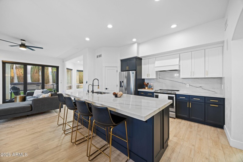 23-web-or-mls-578-n-acacia-dr