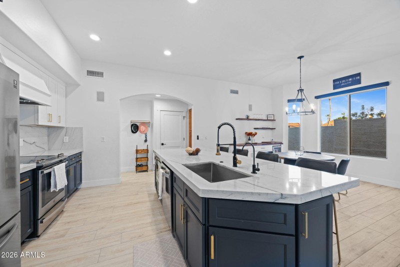 25-web-or-mls-578-n-acacia-dr