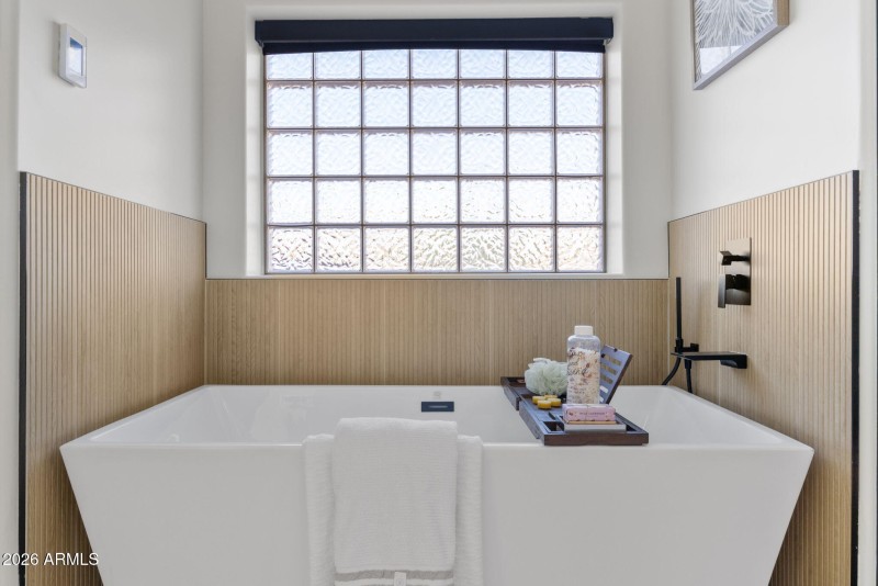 35-web-or-mls-578-n-acacia-dr