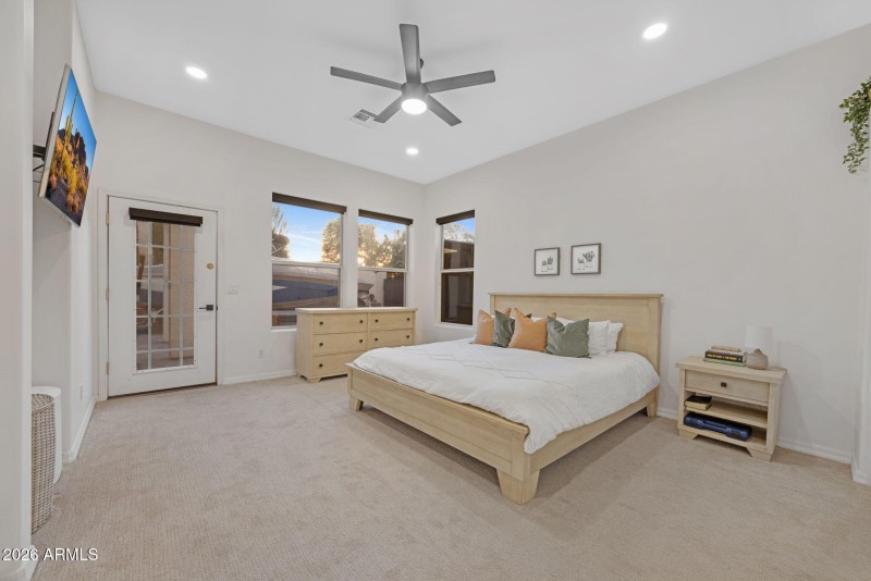 44-web-or-mls-578-n-acacia-dr