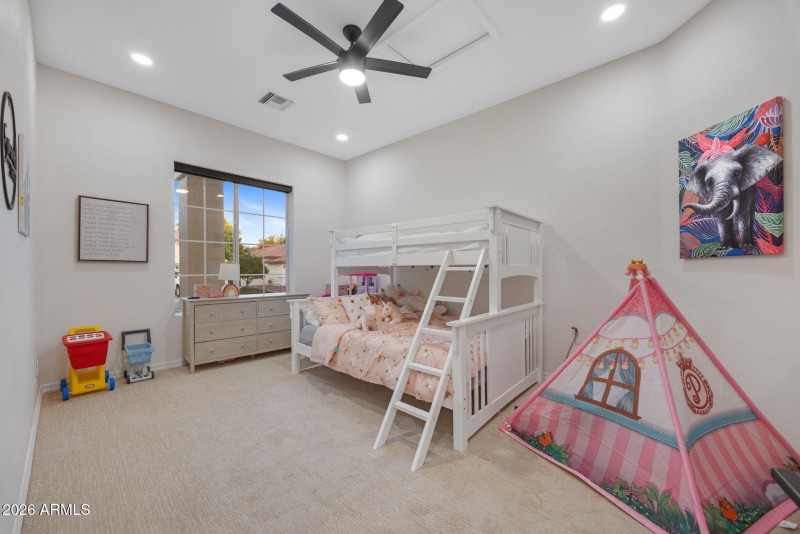 50-web-or-mls-578-n-acacia-dr