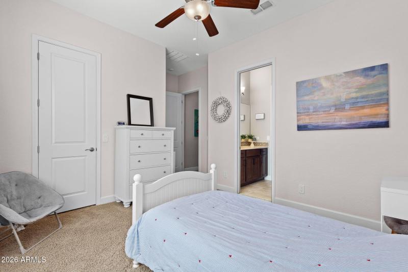 Bedroom 3 w/connected bathroom