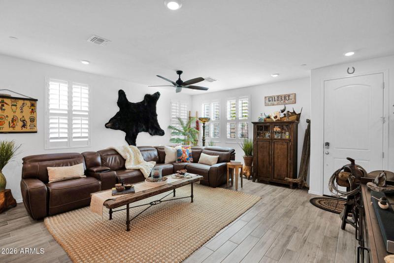 1917 Hampton 111 - 05Family Room