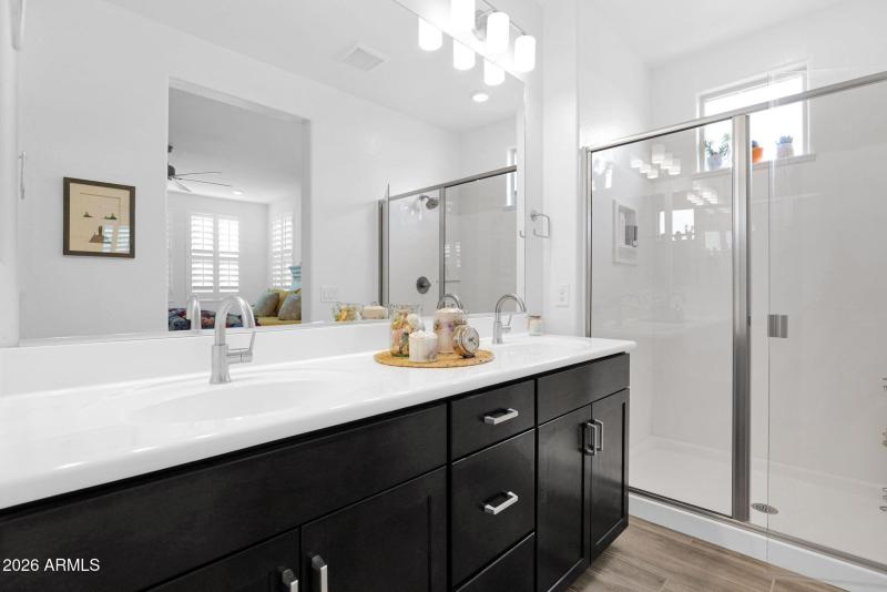 1917 Hampton 111 - 23Primary Bathroom