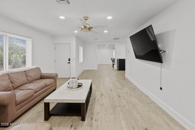 3296087449089477648-CR1-006