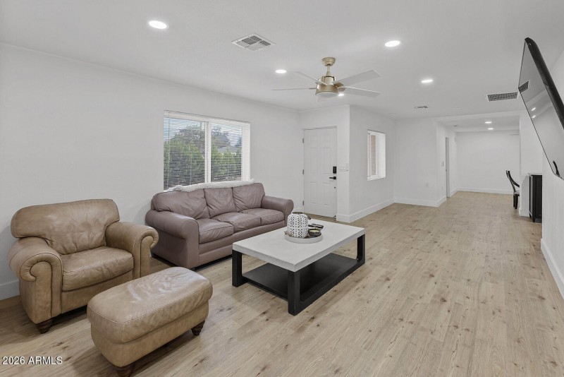 3296087449089477670-CR1-006