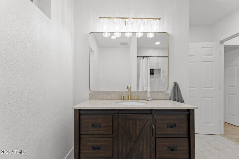 3296087449089477604-CR1-006