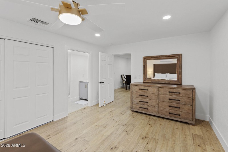 3296087449089477350-CR1-006