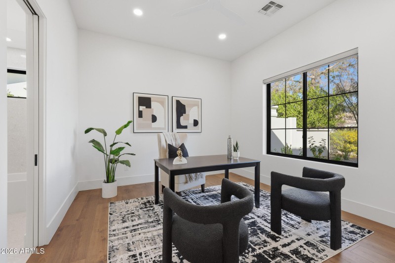 Downstairs En-suite Bed 5