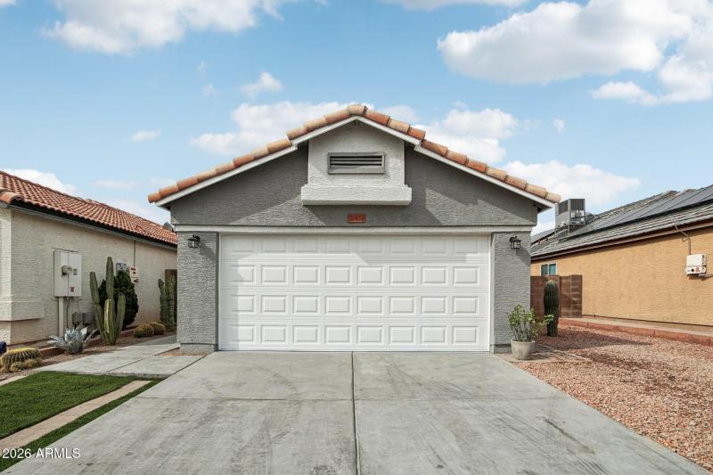 1-web-or-mls-N 30th Ave-S1202-001