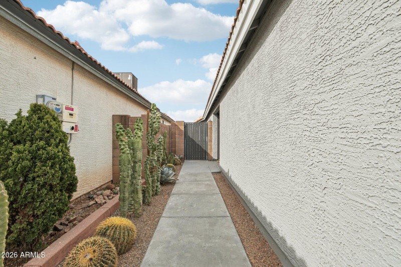 4-web-or-mls-N 30th Ave-S1202-004