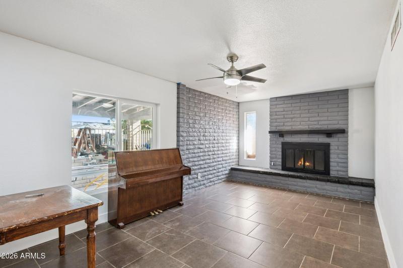 11-web-or-mls-10037-n-43rd-ave