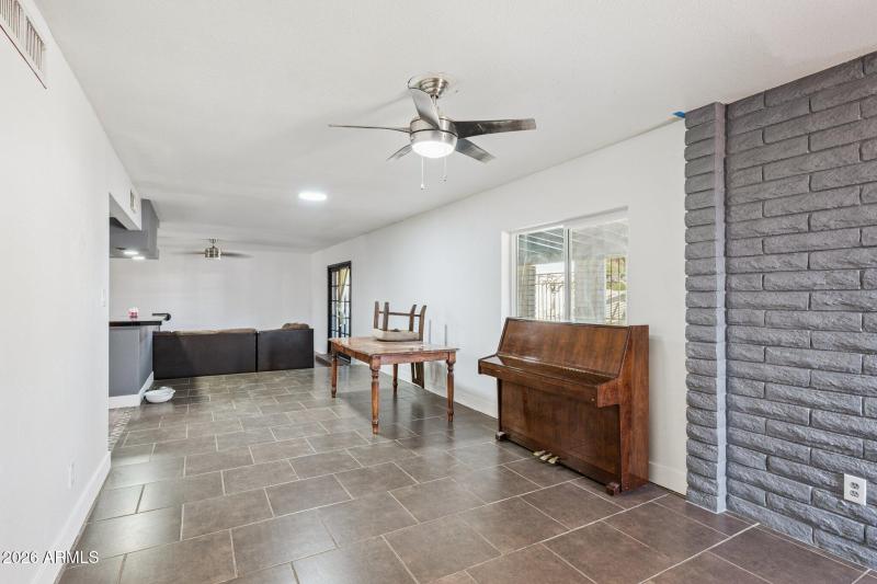 13-web-or-mls-10037-n-43rd-ave