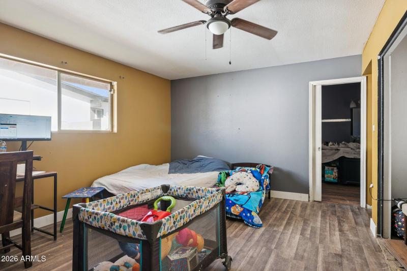 15-web-or-mls-10037-n-43rd-ave