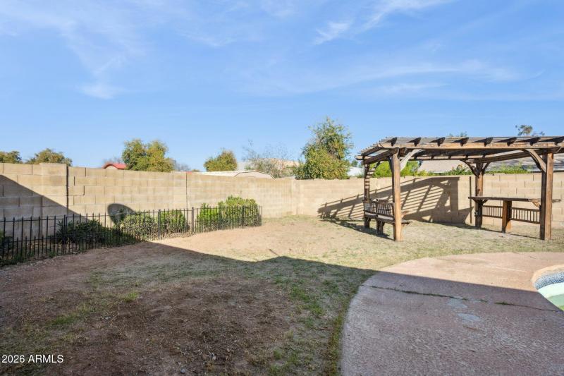 29-web-or-mls-10037-n-43rd-ave