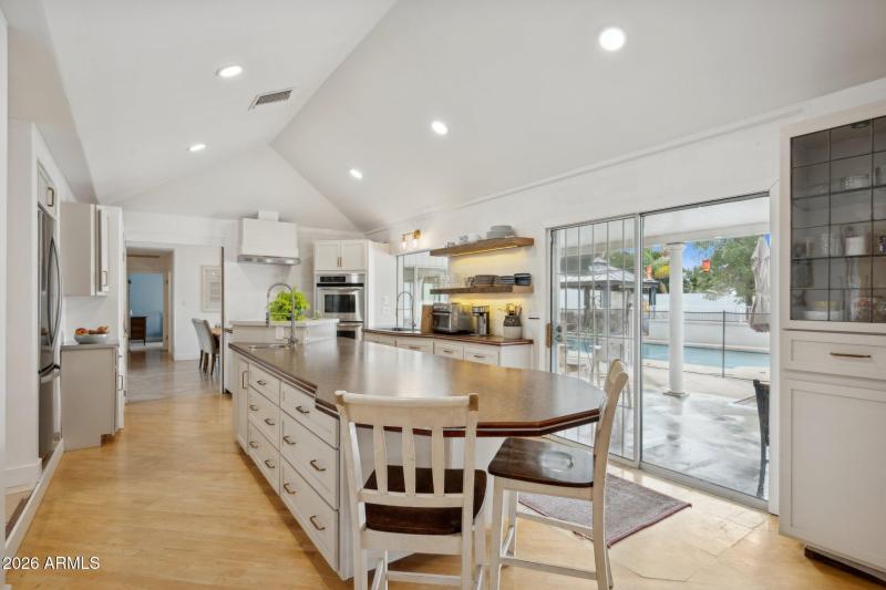 11-web-or-mls-6001-e-thunderbird-rd