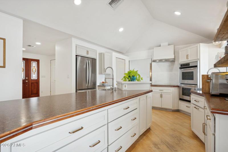 16-web-or-mls-6001-e-thunderbird-rd