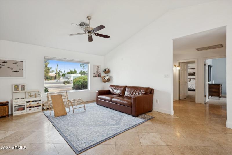 20-web-or-mls-6001-e-thunderbird-rd