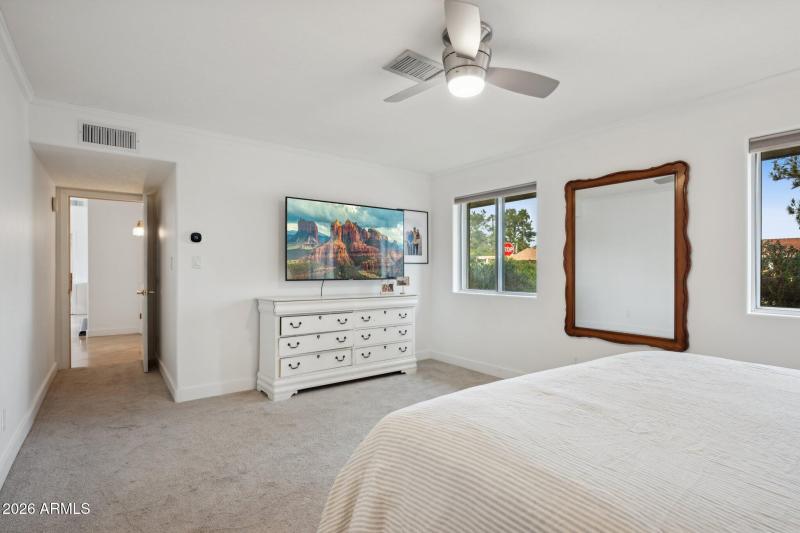 25-web-or-mls-6001-e-thunderbird-rd