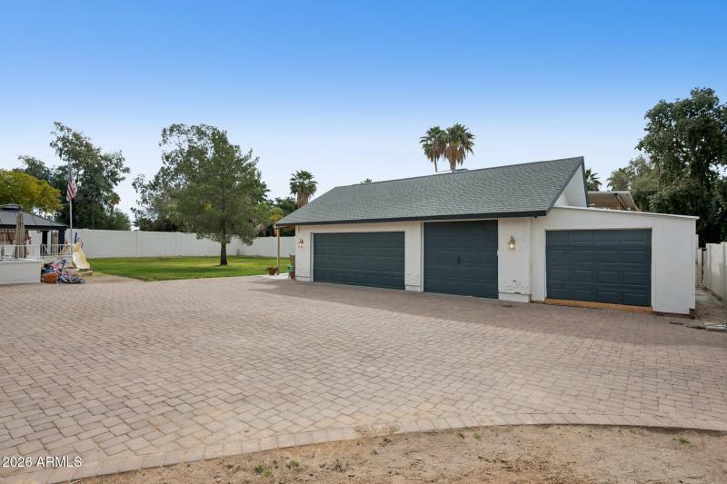 43-web-or-mls-6001-e-thunderbird-rd