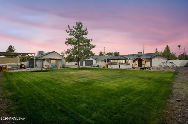 47-web-or-mls-6001-e-thunderbird-rd