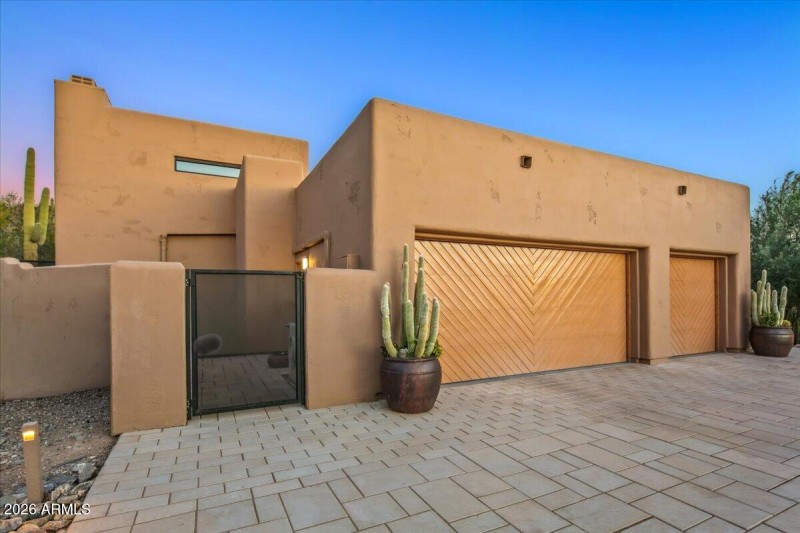 -Garages ~ Side Yard Entry