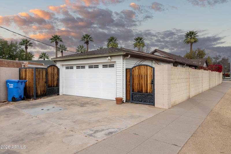 Attached 2 car garage