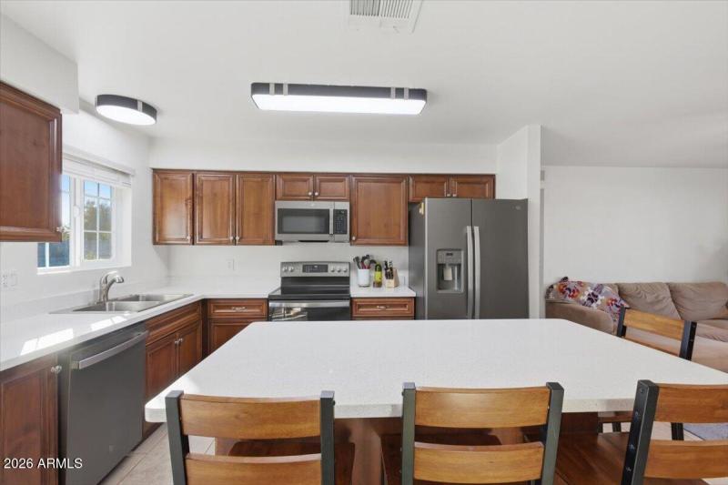 11-2507 E Libby St