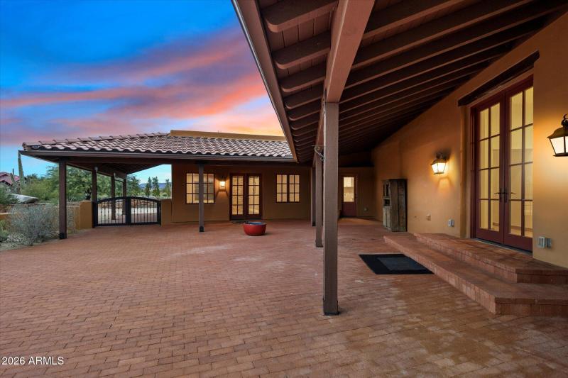 Outdoor Space w Pavers