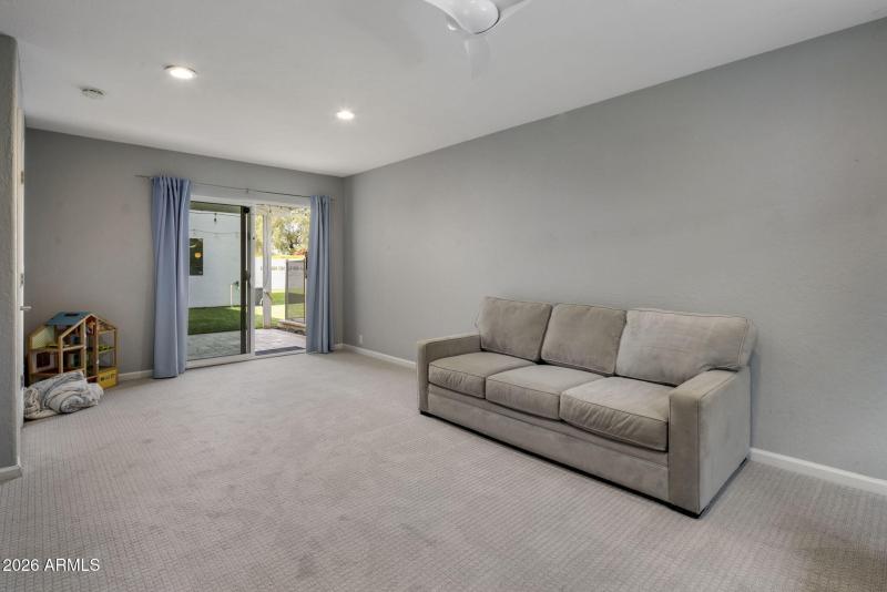 2nd Primary w/ bckyard entry