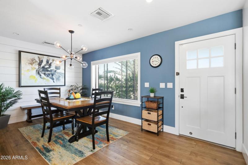 Front Entrance/Dining