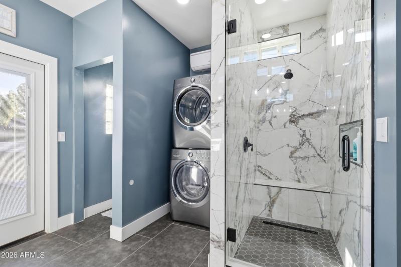 Primary Bath/Laundry