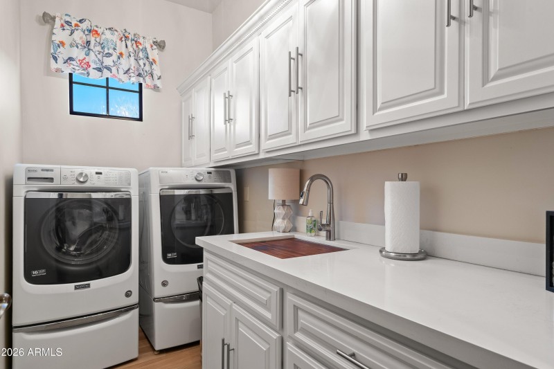 023_Lavish Laundry