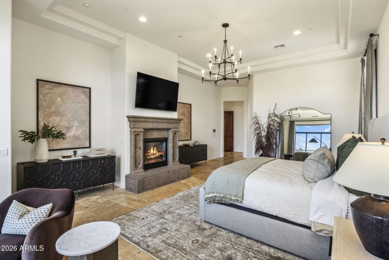 019_Primary-Sitting Area to Bath