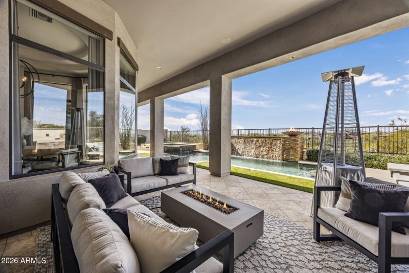 037_Covered Patio-Kitchen