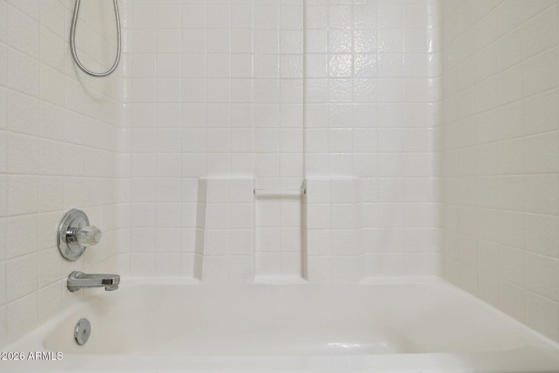 28-web-or-mls-19637-n-49th-ave