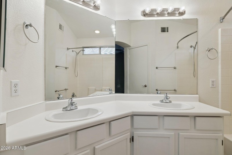 23-web-or-mls-19637-n-49th-ave