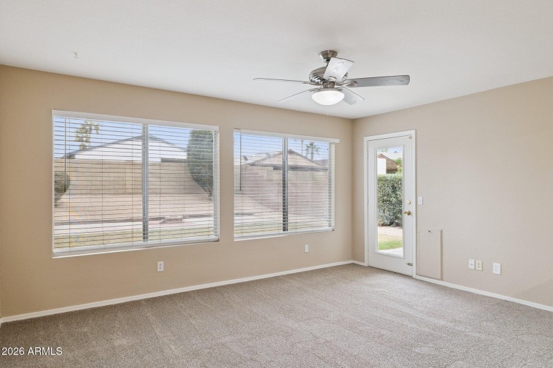 9-web-or-mls-19637-n-49th-ave