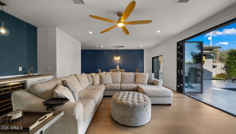 24-web-or-mls-Living Space8