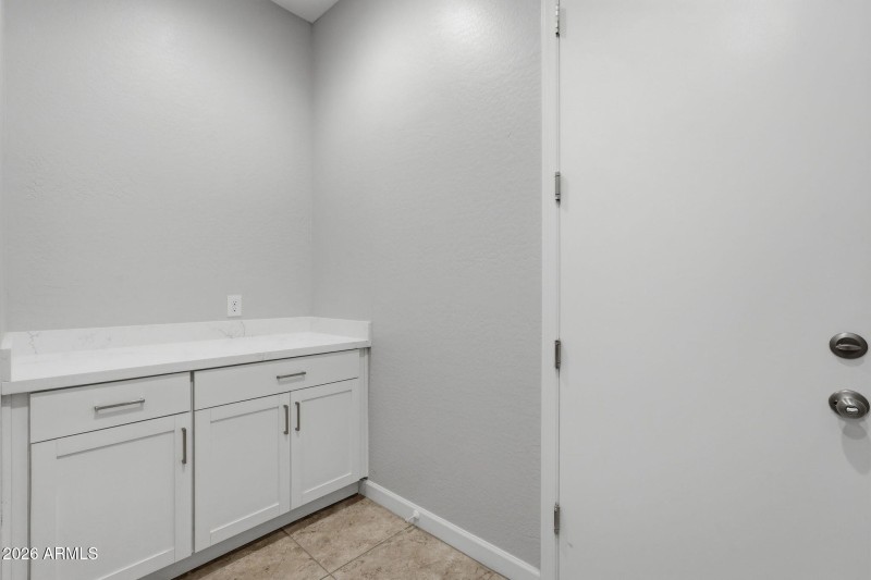 Drop Area (leading to Garage)