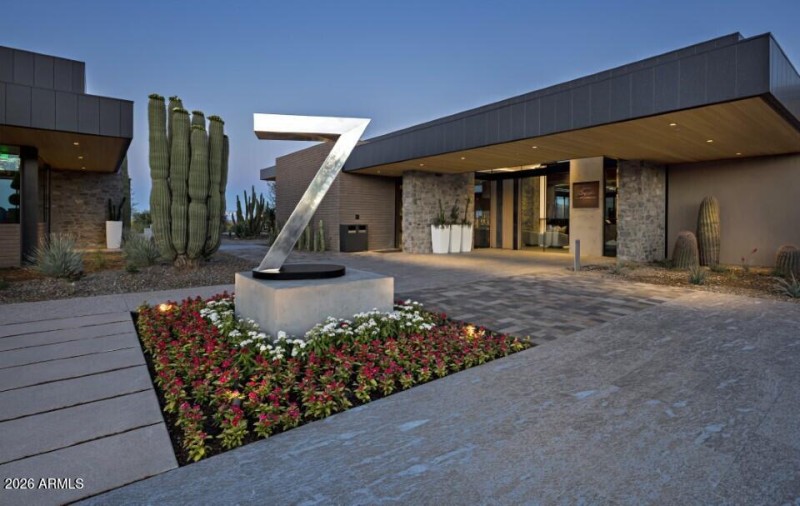 Seven Courtyard