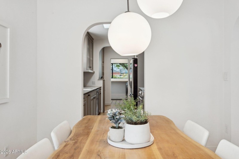 Arched entryway from dining to kitchen