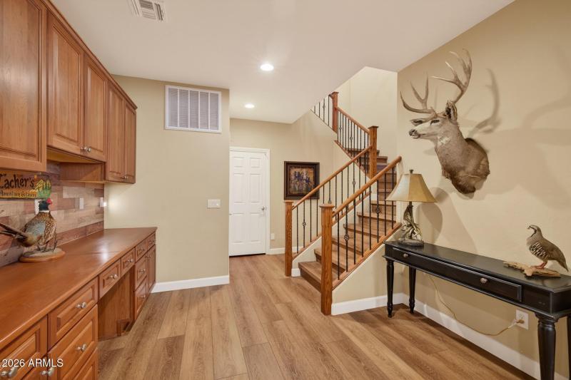 40) DOWNSTAIRS LANDING