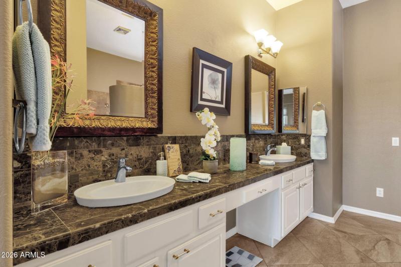 26-web-or-mls-4436-e-strawberry-dr