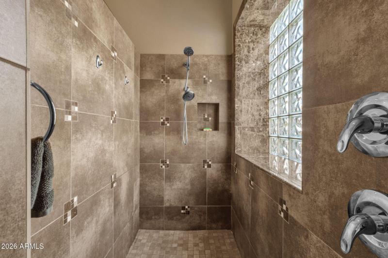 29-web-or-mls-4436-e-strawberry-dr