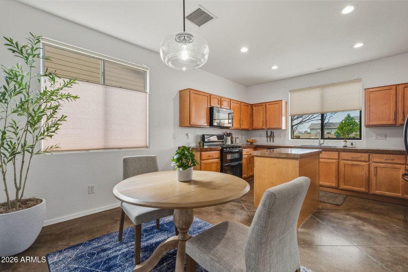 Kitchen & Dining Area